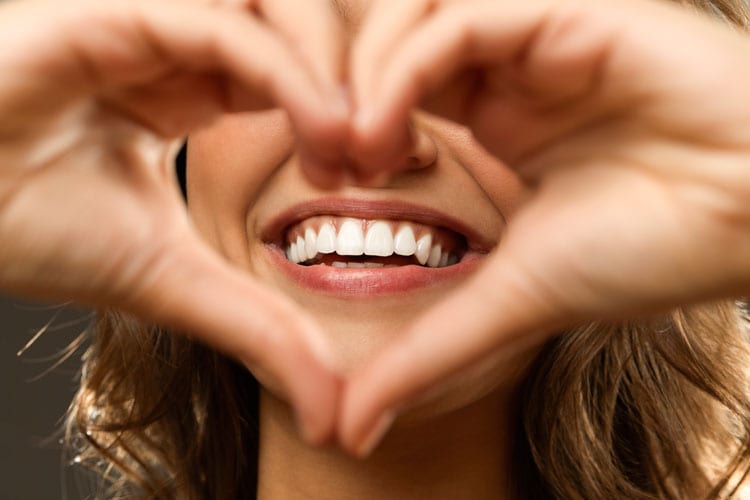 semester . lip Verkleurde tanden bleken: 5 tips voor een stralend wit gebit! - Gezondr.nl
