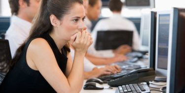 Wat is stress? 10 symptomen & gevolgen van mentale spanning