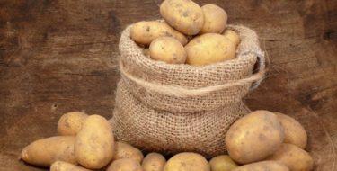 Aardappels in de schil eten… Of zijn aardappelschillen giftig?