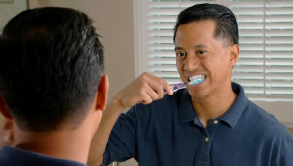 tanden-poetsen-badkamer-mond-verzorging