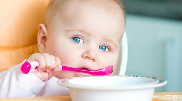 wanneer koemelk baby
