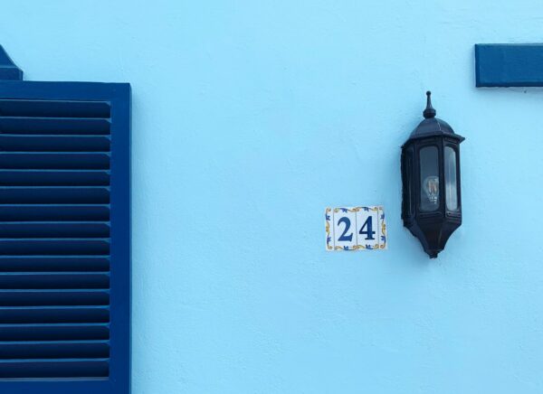huis-muur-blauw-verf-wonen