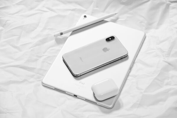 macbook-apple-iphone